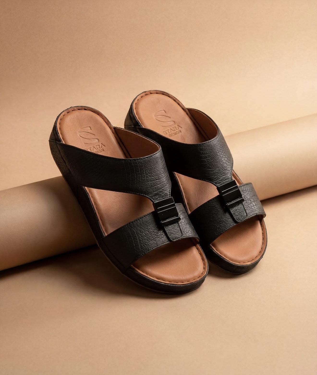 Onyx Buckle — Tan Footbed